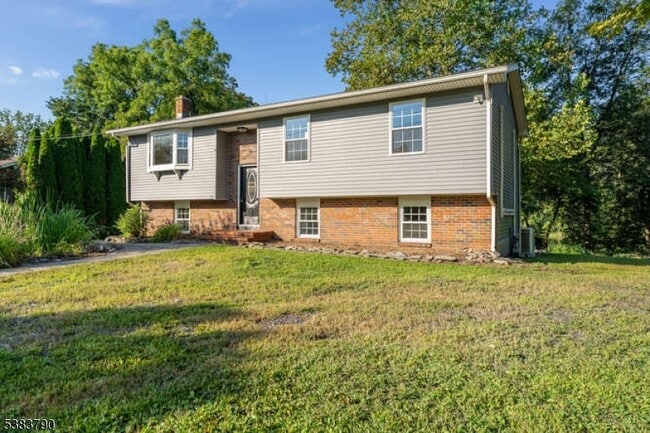 Building Photo - 13 Susquehanna Ln