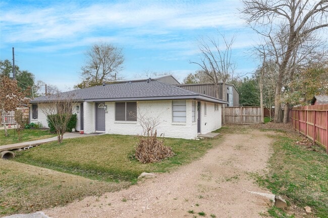 Building Photo - 309 S Magnolia St