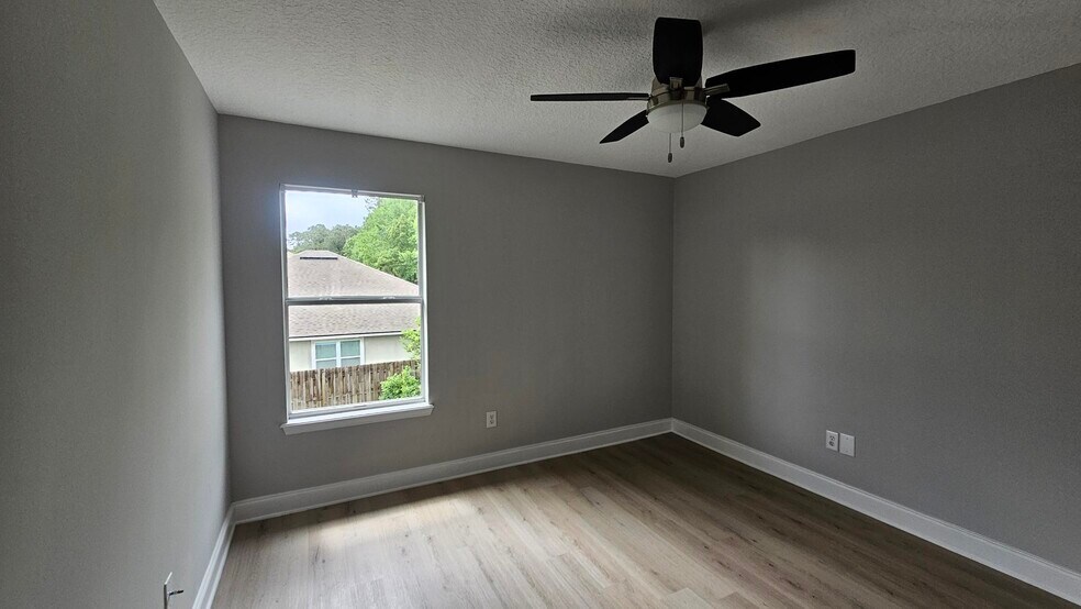 Building Photo - 13983 Summer Breeze Dr