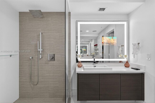 Building Photo - 300 Sunny Isles Blvd
