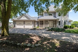 Building Photo - 4591 S Memorial Shoreway Dr