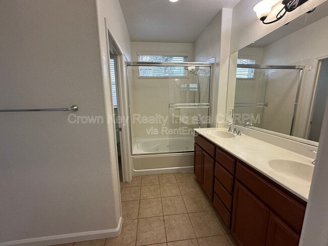 Building Photo - 2568 Tapestry St