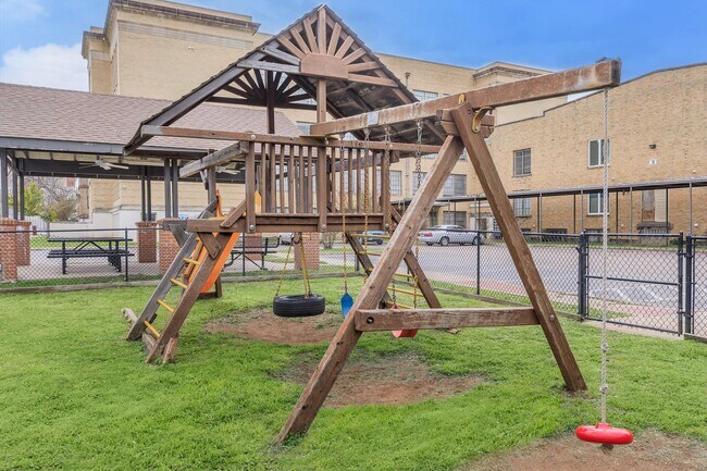 Building Photo - Historic Lofts at Waco High