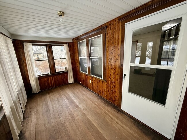 Building Photo - 835 Inman St