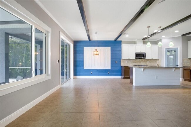 Building Photo - 6827 Park Strand Dr