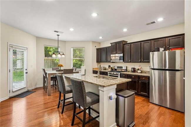 Building Photo - 6216 Oakdale Ridge Ct SE