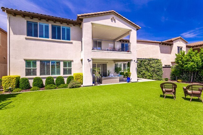 Building Photo - Gorgeous Custom Upgraded Serrano Home!