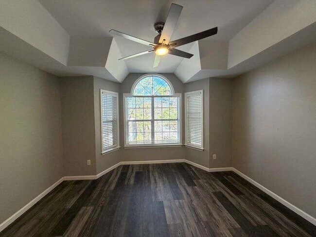 Building Photo - 133 McGill Park Ave NE