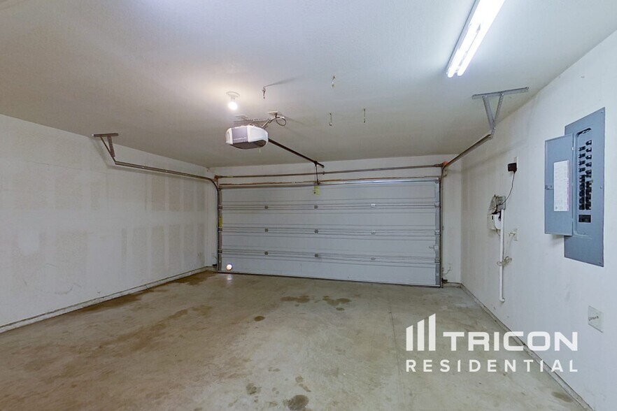 Building Photo - 1332 Red River Dr