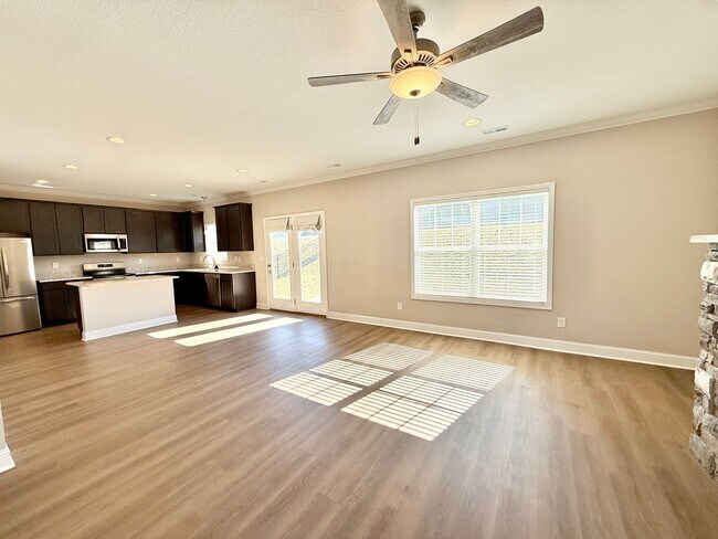 Building Photo - 100 Songberry St