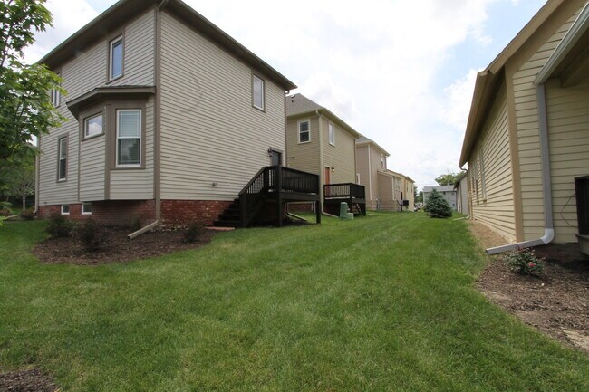 Building Photo - Large 3 bedroom 2.5 bath remodeled home! L...