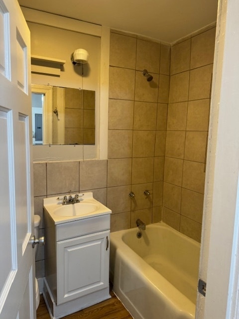 Building Photo - One bedroom duplex off 40th Ave with vinyl...