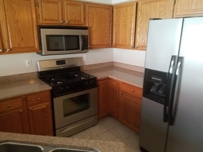 Building Photo - COZY 2 BED 2 BATH CONDO IN HENDERSON!