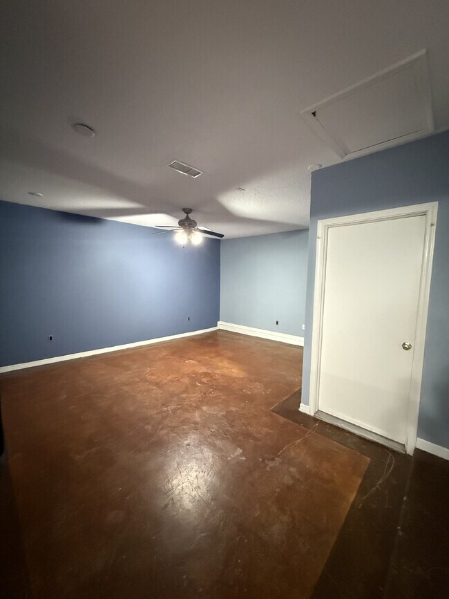 Building Photo - Well, kept three-bedroom, two baths home with Solar Panels. A must see, lease today! 11797 Imperi...