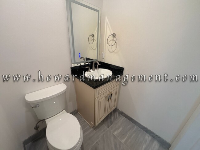 Building Photo - 2017 Centinela Ave