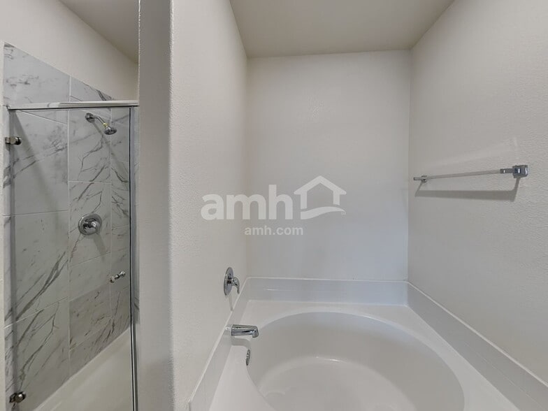 Building Photo - 1036 Violet Ln