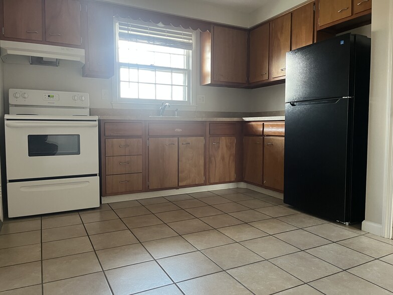 Primary Photo - 43 Charter Oak St