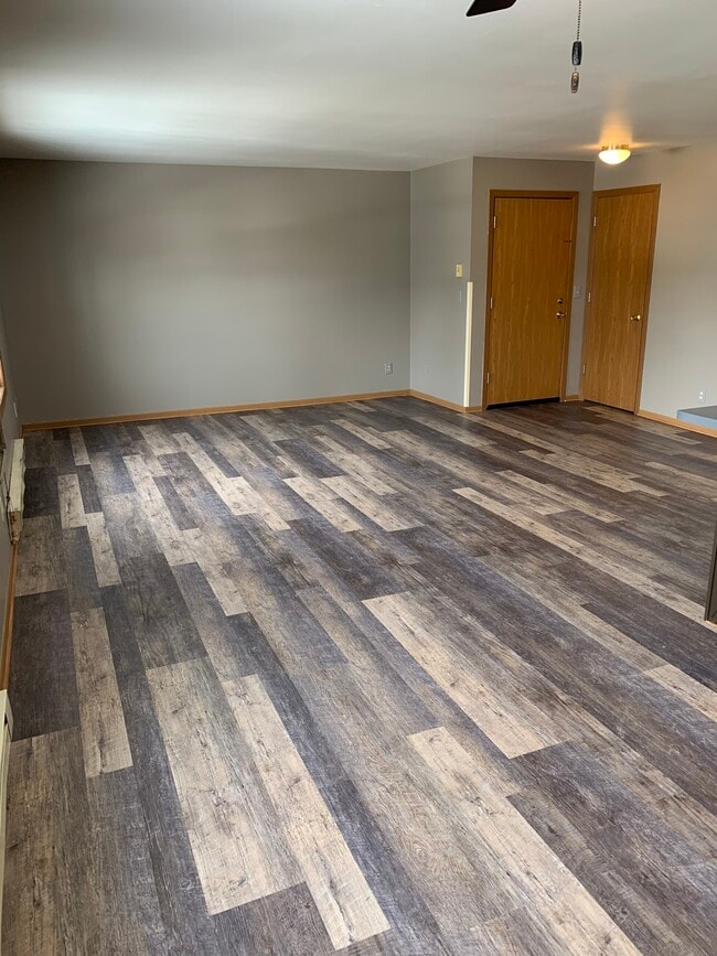 Building Photo - Iowa Ave