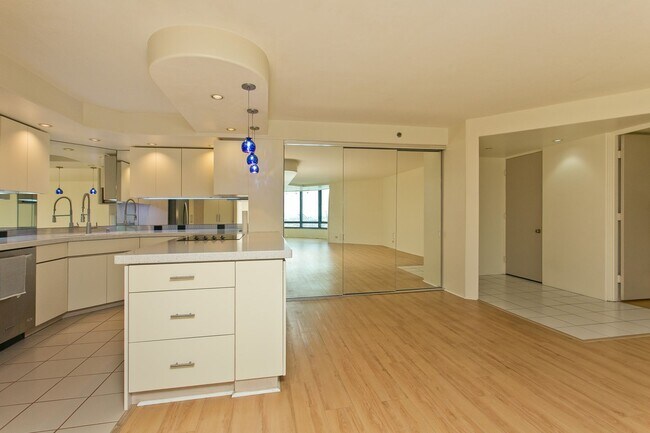 Building Photo - 2/2/2 Harbor and ocean view unit