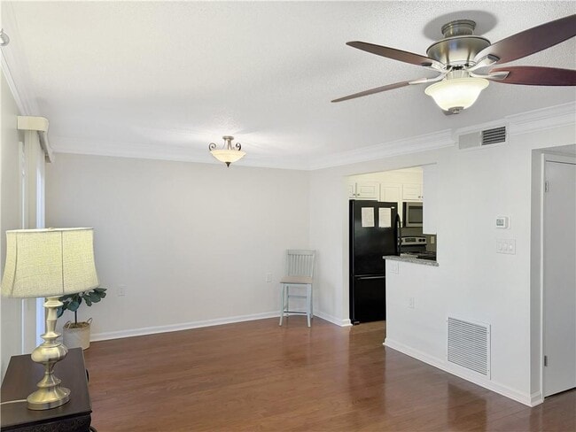 Building Photo - 475 Mount Vernon Hwy NE