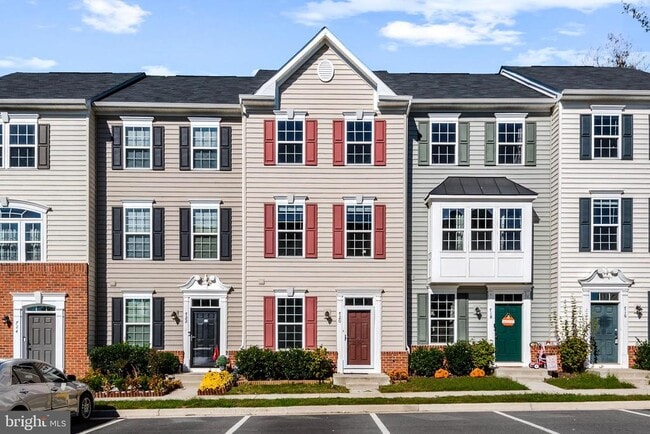 Building Photo - 720 River Crest Way