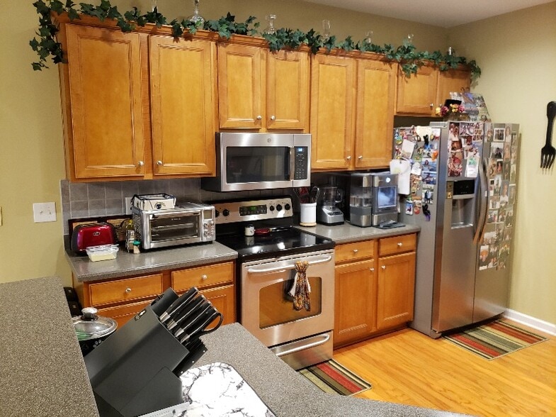 Well Appointed Kitchen - 961 Wisteria View Ct