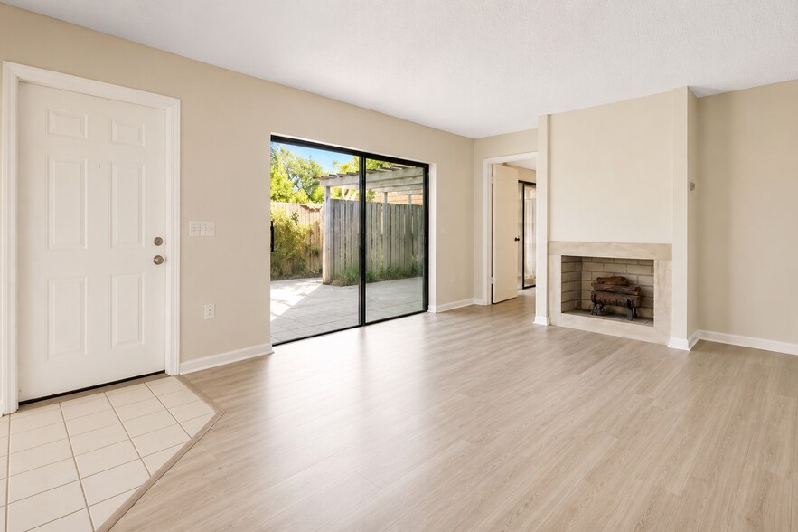 Building Photo - 1304 13th Ln