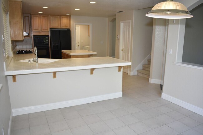 Building Photo - 630 Rogers Cir