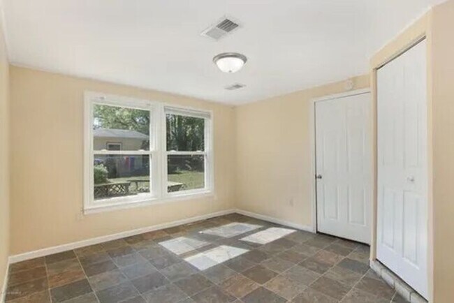 Building Photo - Charming, remodeled 3-Bed/1-Bath Parchment ranch style home with enclosed yard and garage