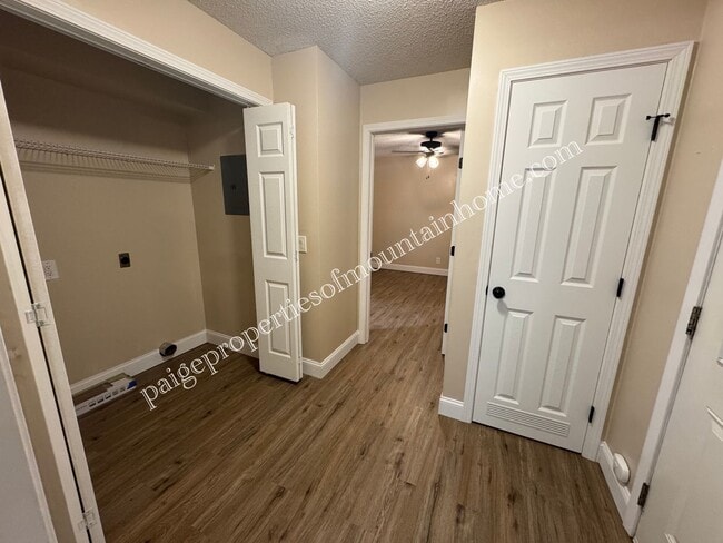 Building Photo - 412 Spring Park Dr