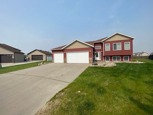 Primary Photo - 3 Bedroom 3 Bathroom House