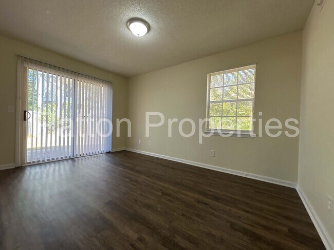 Building Photo - 11 Loquat Ct