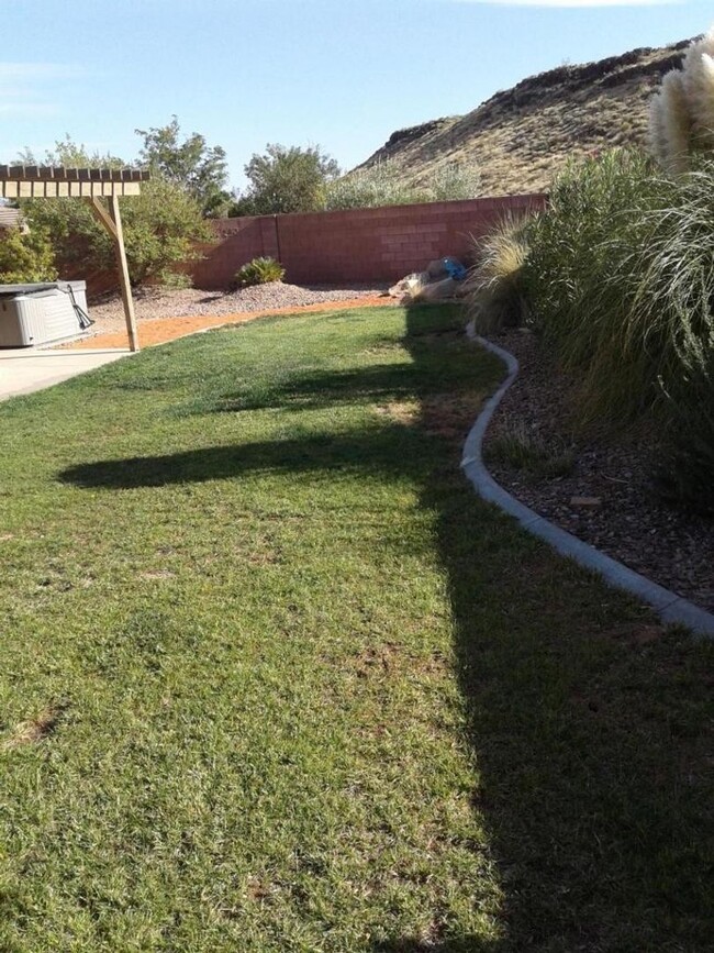 Building Photo - 3 bed 2 bath in Coral Canyon
