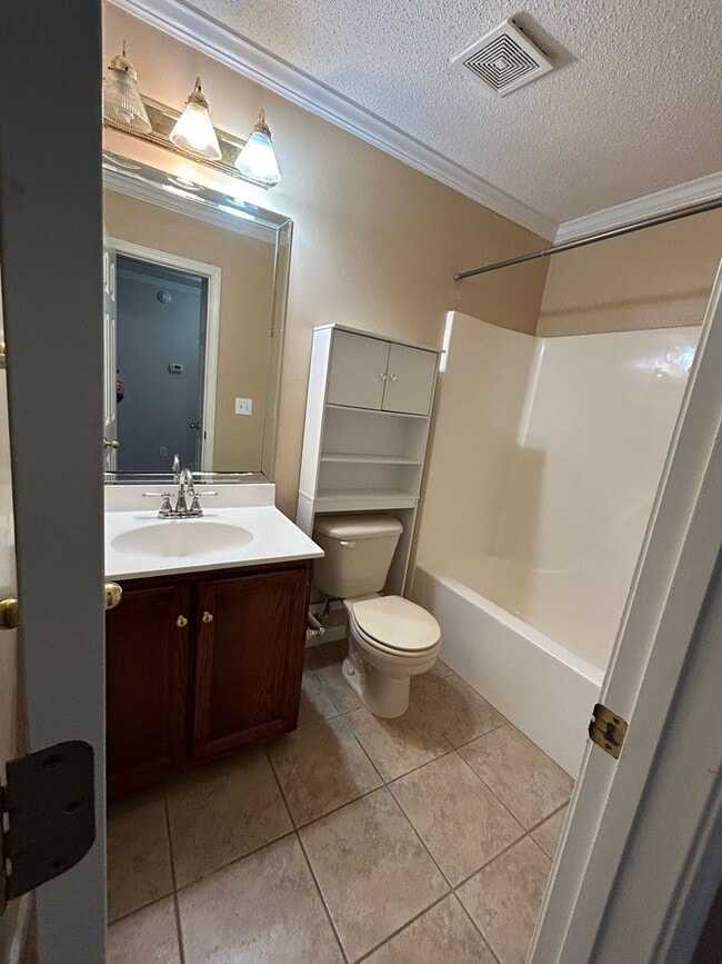 Building Photo - 273 Ivy Pl