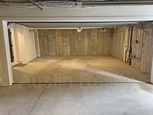 Building Photo - 4201 W Pine Blvd