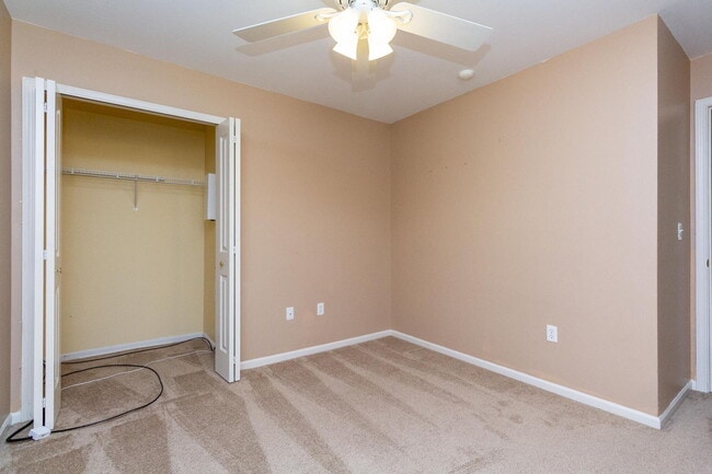 Building Photo - 3839 Norwich Dr