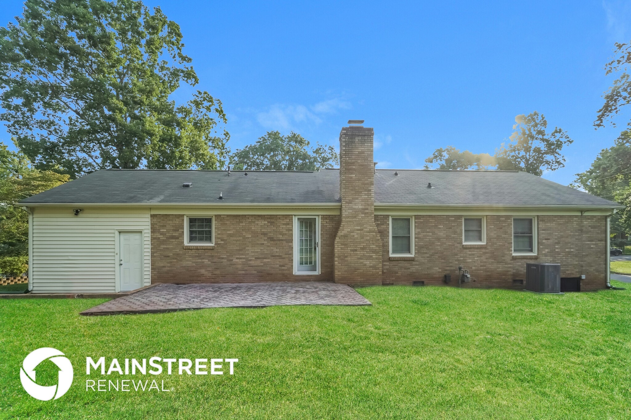 Building Photo - 2125 Helen Dr