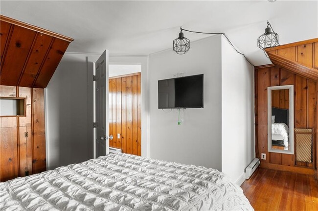 Building Photo - 52 Houston Ave