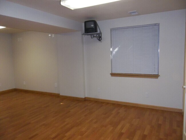 Building Photo - Comfort & Space in Fort Collins – 5BR Home...