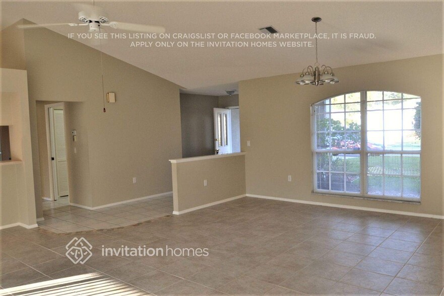 Building Photo - 433 Lake of the Woods Dr