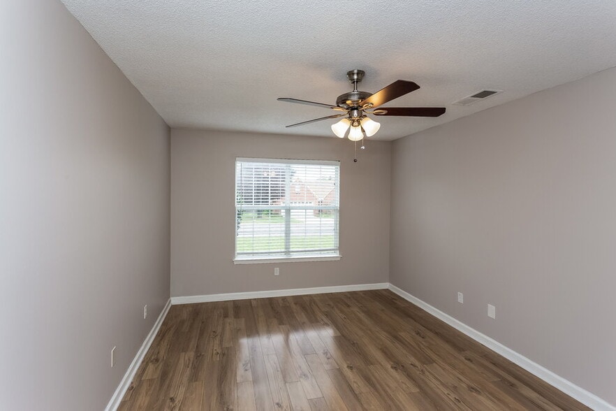 Building Photo - 6853 Ranch Ridge Cove E
