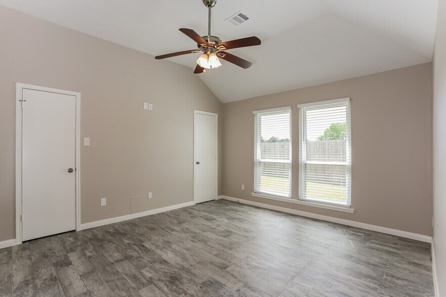 Building Photo - 1407 Bayou Glen Dr