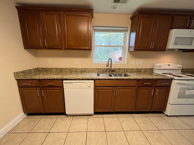 Building Photo - 1542 Monument Ave