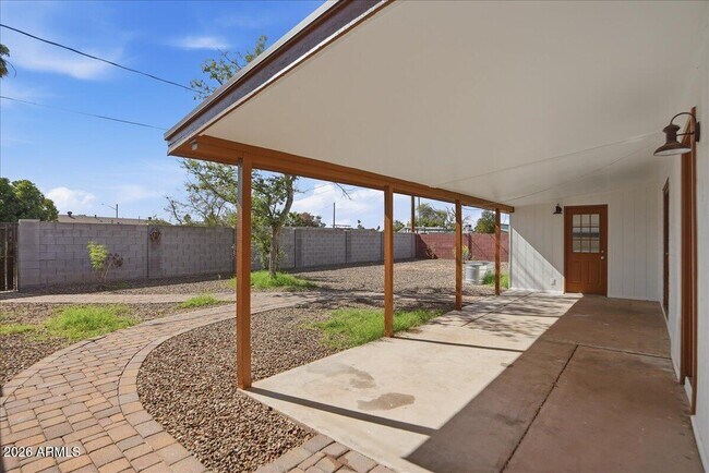 Building Photo - 1935 E El Parque Dr