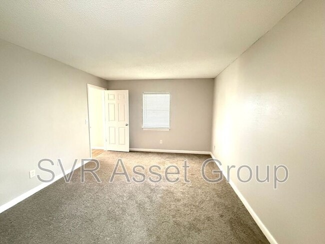 Building Photo - 100 Fairway