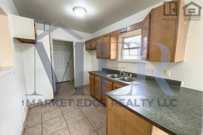 Building Photo - 2Bed/1Bath House at AZ-202/24th St! Ready for Immediate Move-In! -- NO HOA! RV PARKING!