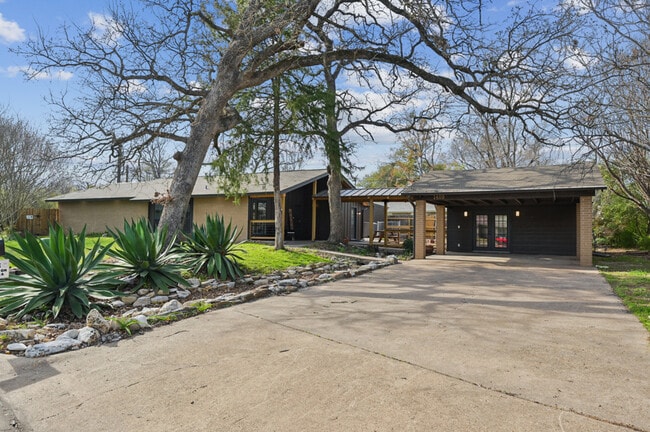 Building Photo - 1409 Clement Ct