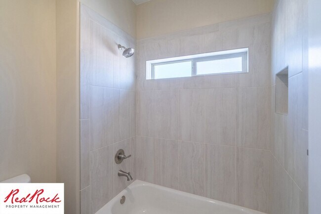 Building Photo - Stunning 4 Bedroom Home. Dog friendly!