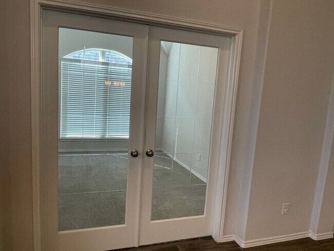 Building Photo - 4 Bedroom/3 Bath Kallinson Ranch Subdivision