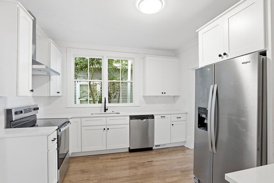 Building Photo - 518 E 33rd St